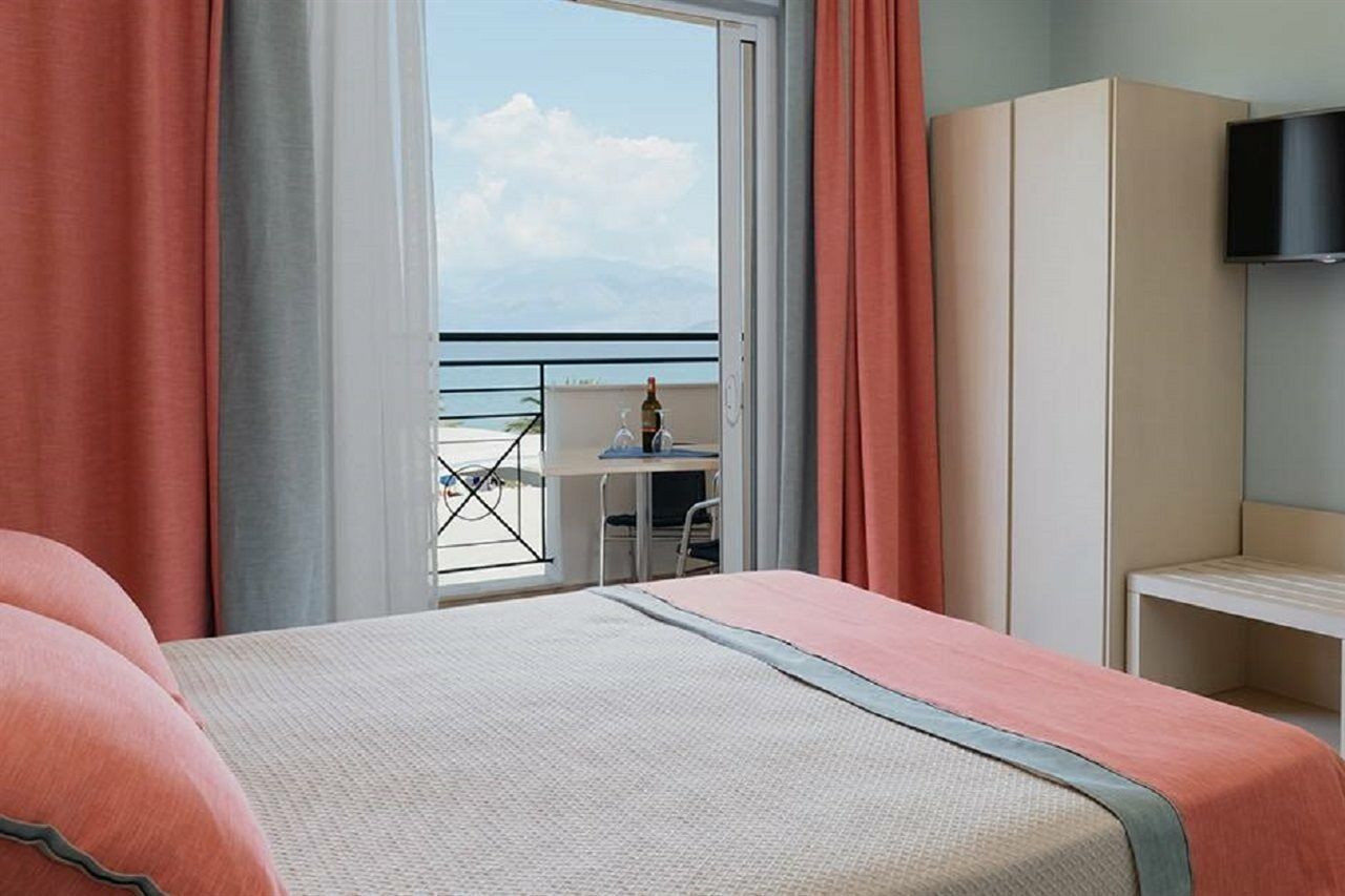 Mareblue Beach Agios Spyridon  ภายนอก รูปภาพ